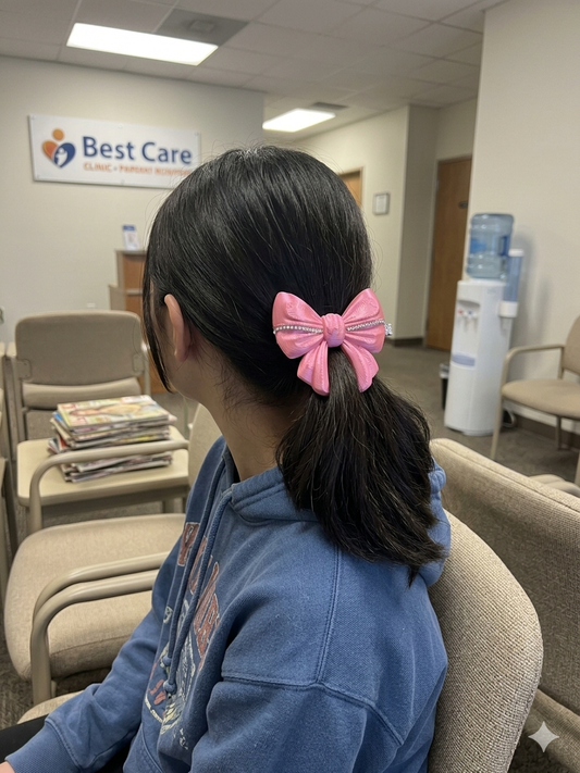 Delightful’s small 3-D Dream bow clip￼