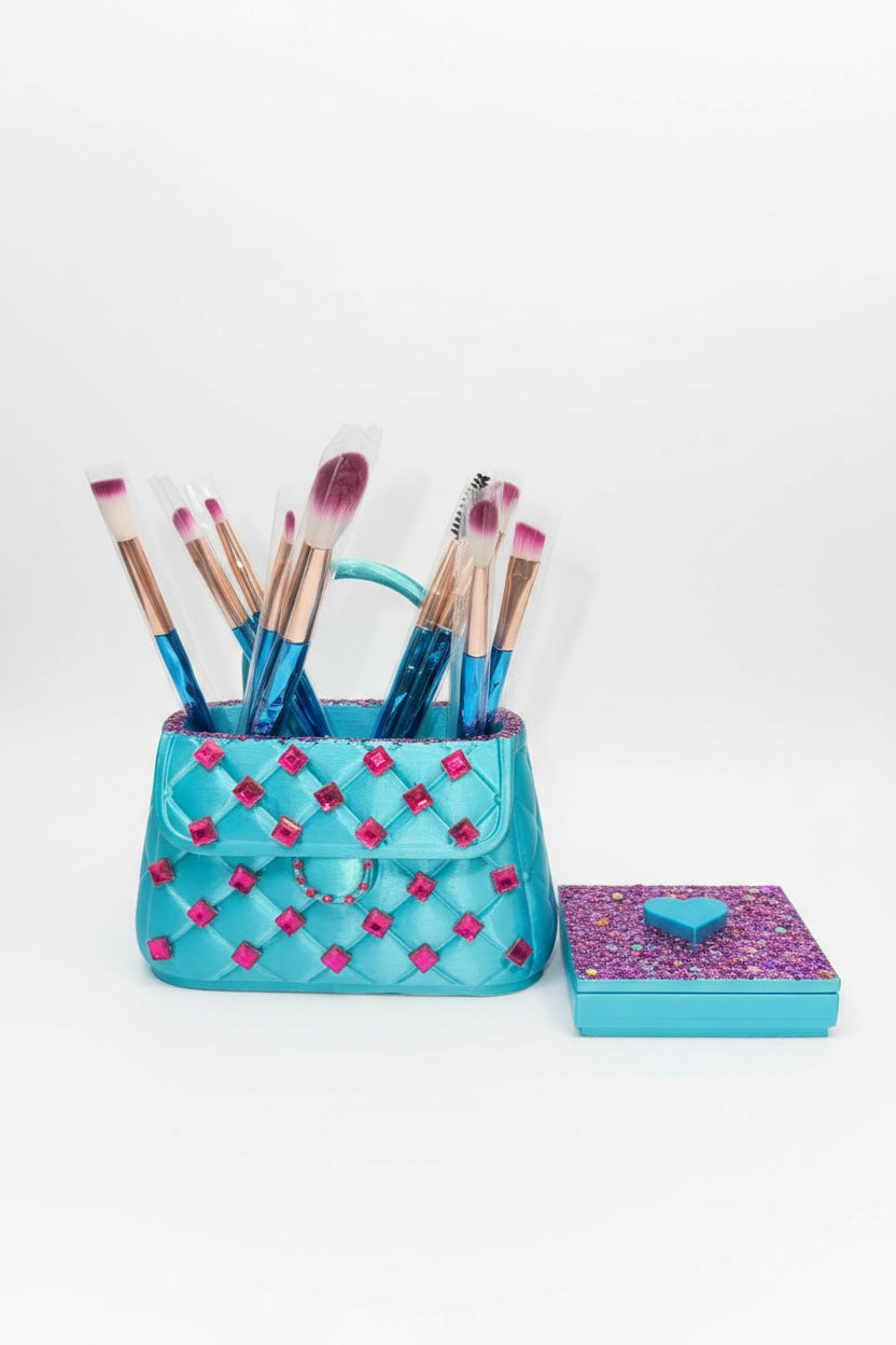 Sparkle and shine duo makeup brush & lash case.￼